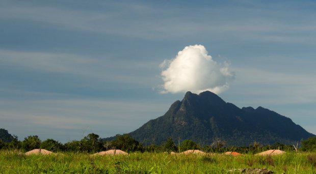 The-far-off-view-of-the-small-but-impressive-Mt.-Santubong.-Photo-Dustin-Iskandor