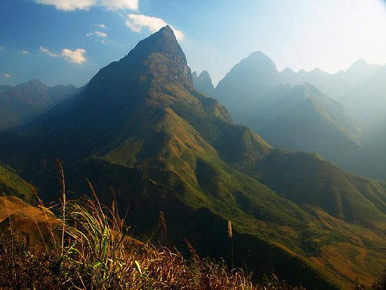 Locals-travel-to-the-peak-of-Mt.-Fansipan-to-gain-their-entry-to-adulthood.-Photo-treksapavietnam.com_