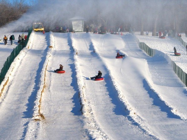 igloofest mont royal snow tubing