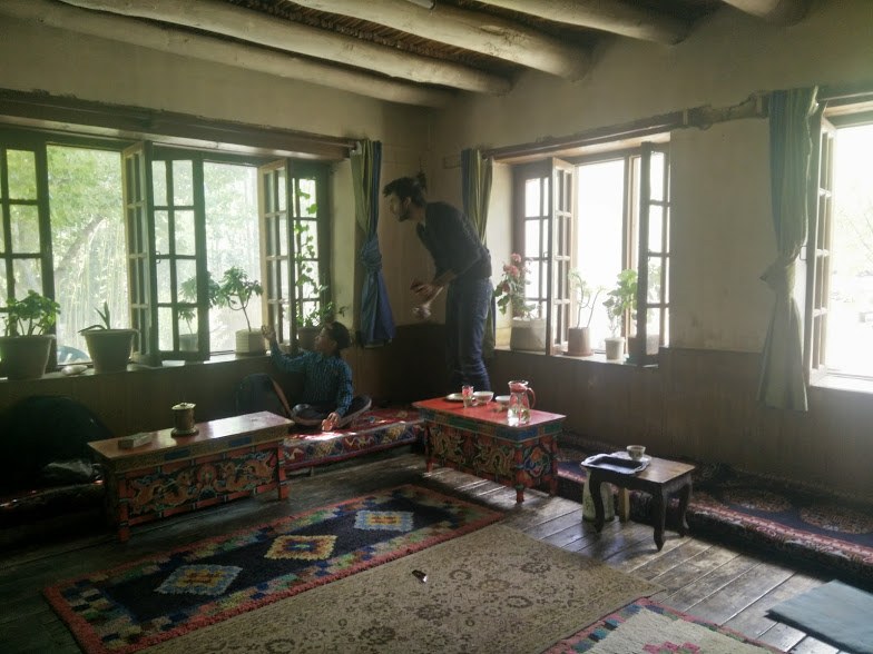 living room in a house in drass, daring adventure in Kashmir