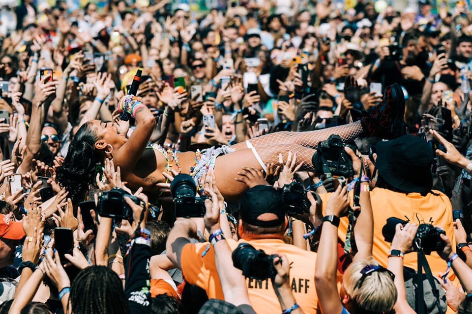 Lollapalooza princess nokia crowd surfing