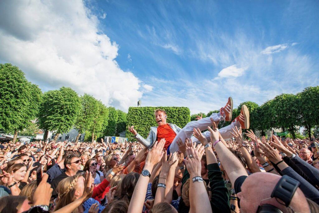 Bergenfest crowd surfing